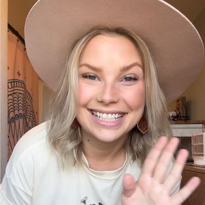 Meet your Posher, Alyssa